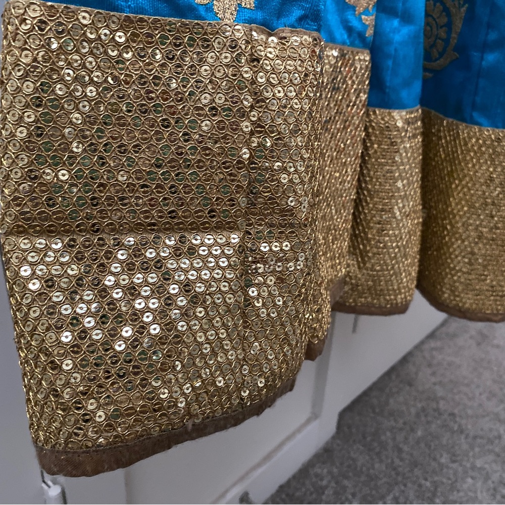 Authentic embroidered imported Indian silk wedding lehenga - Picture 3 of 16